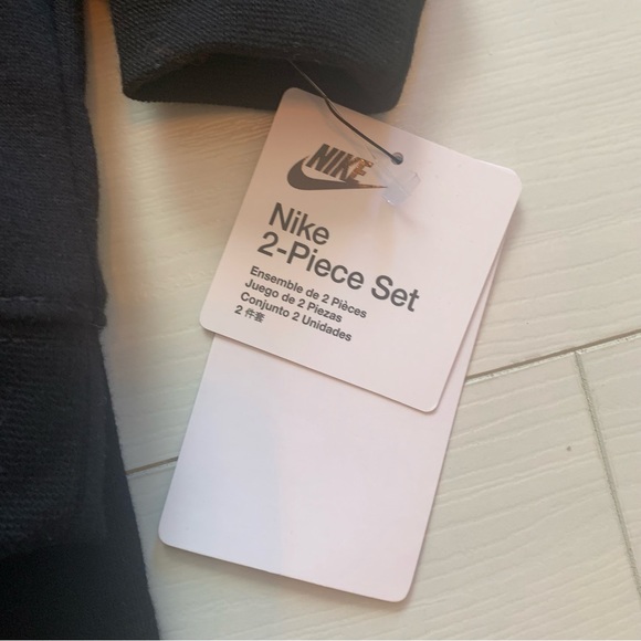 Nike Boys 24 Months Black Sweatsuit Brand New - Picture 2 of 5